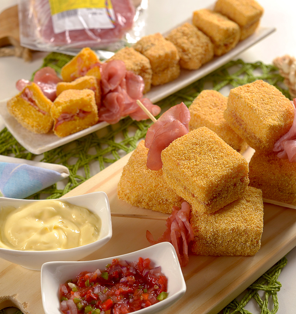 Bocaditos de polenta rellenos de jamon crudo