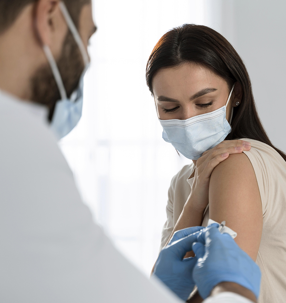 COVID-19: Después de vacunarse se debe continuar con los cuidados