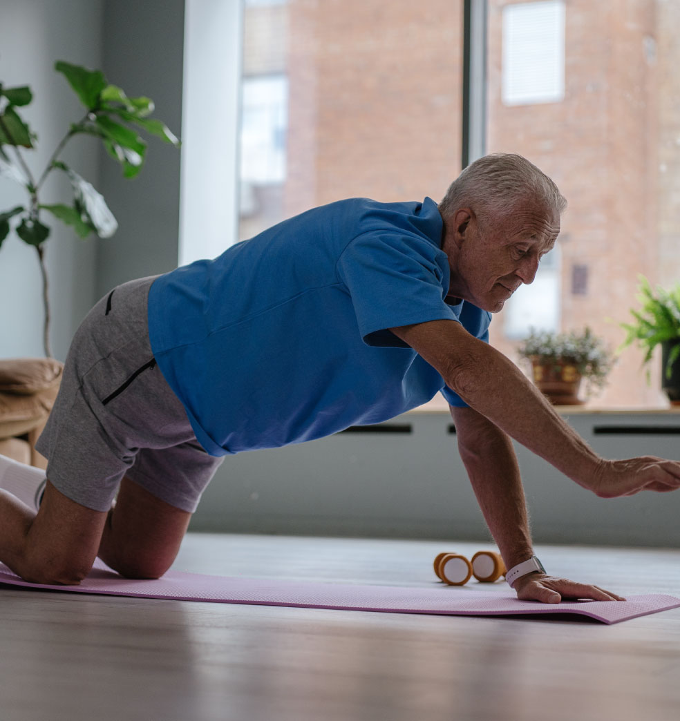 Ejercicios para reducir la hinchazón de piernas en los adultos mayores
