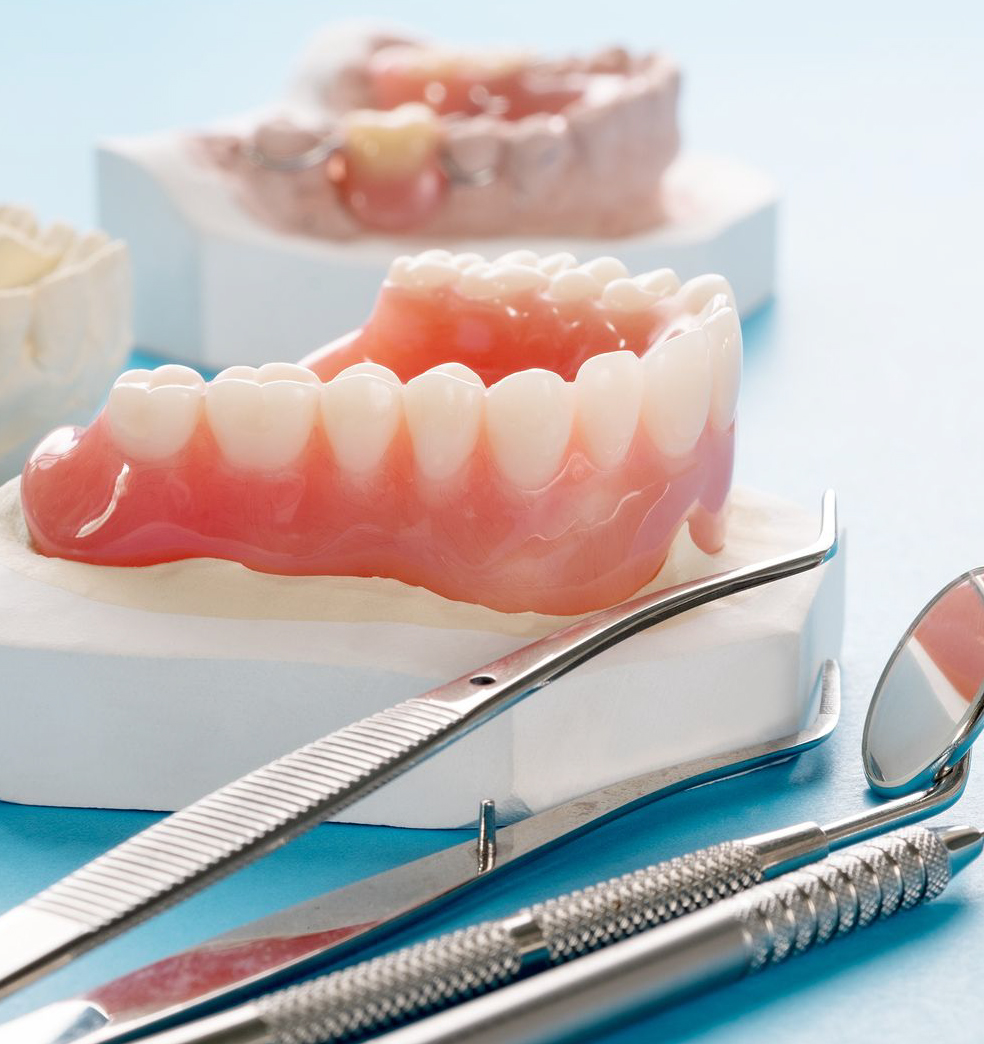 Cuáles son las prótesis para pacientes desdentados completos?