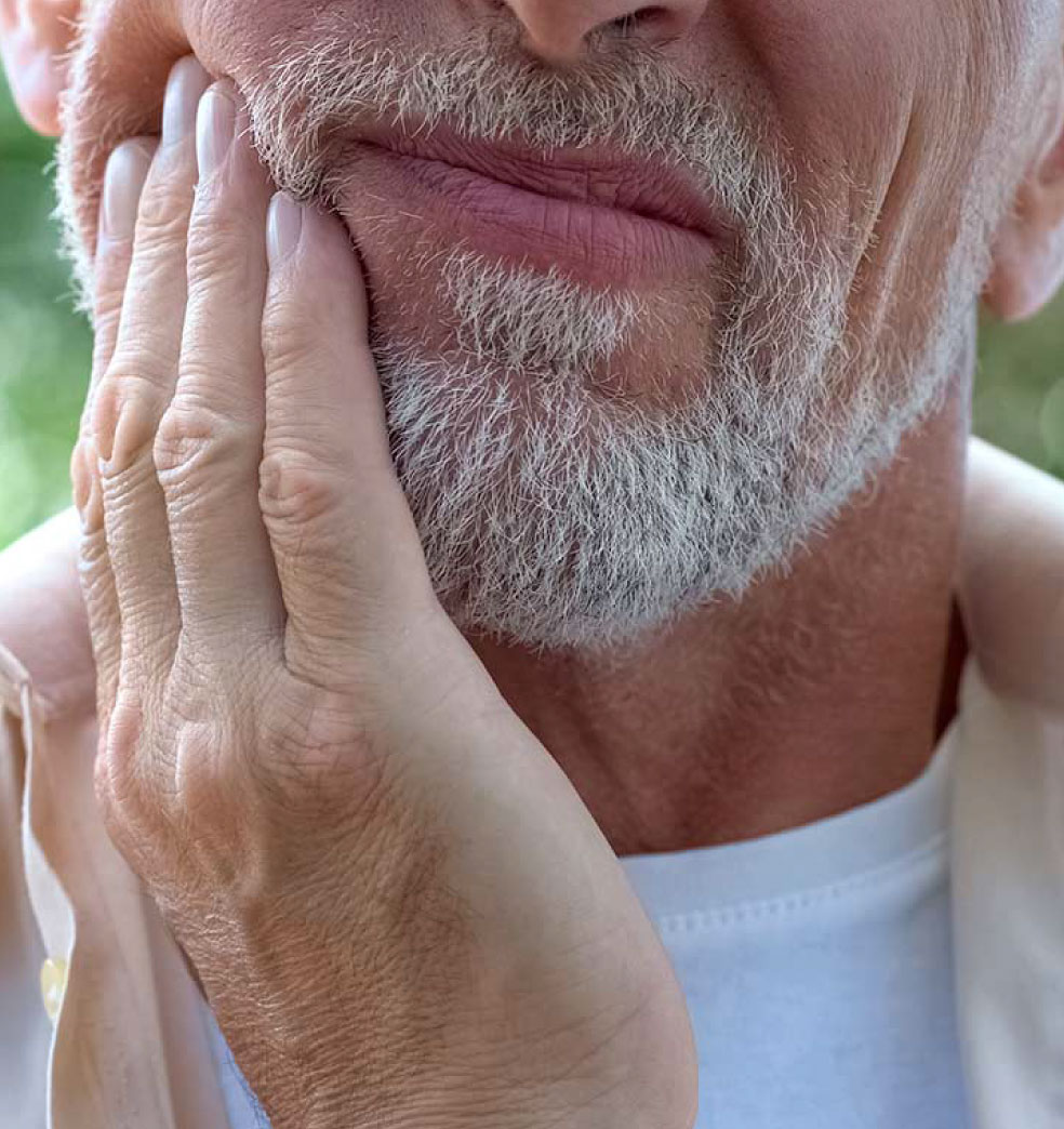 ¿Qué es y cómo se trata la periimplantitis??