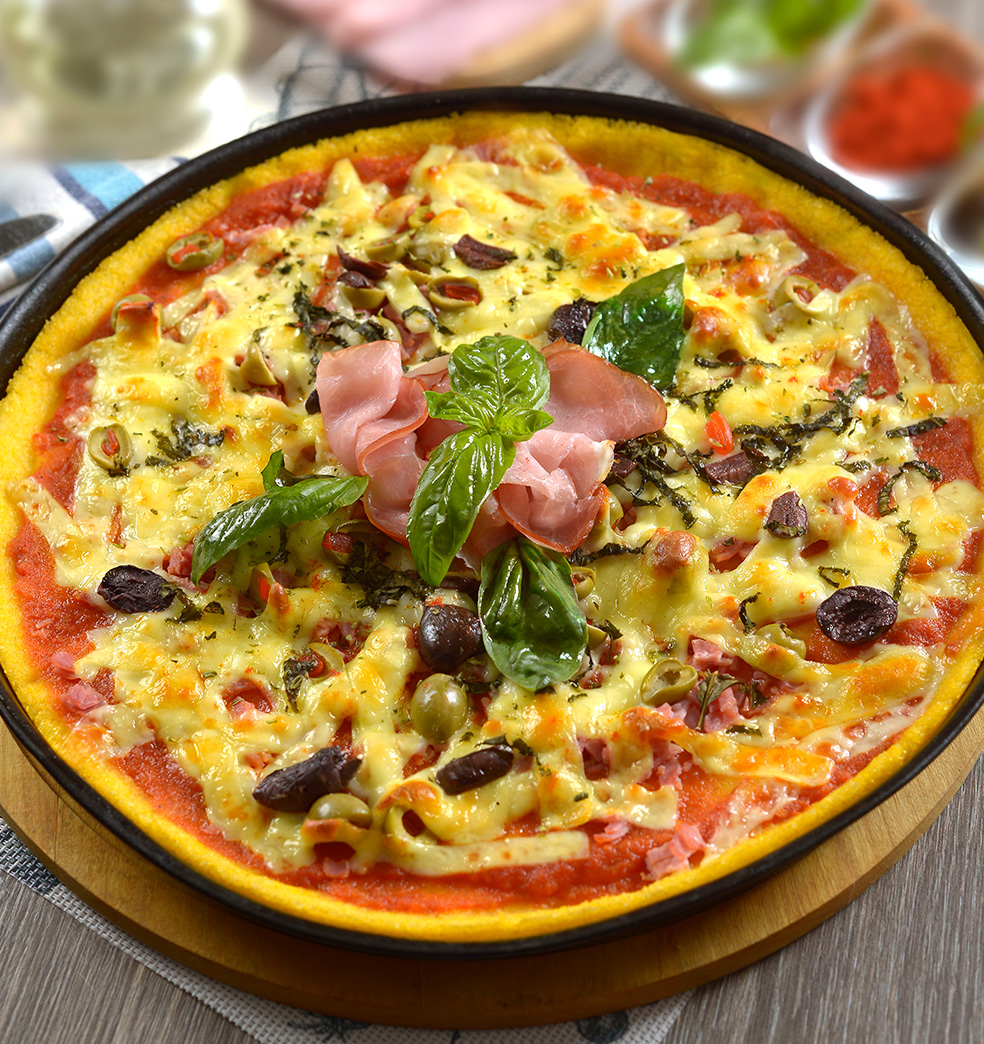 Pizzetas de harina de maíz con jamones 