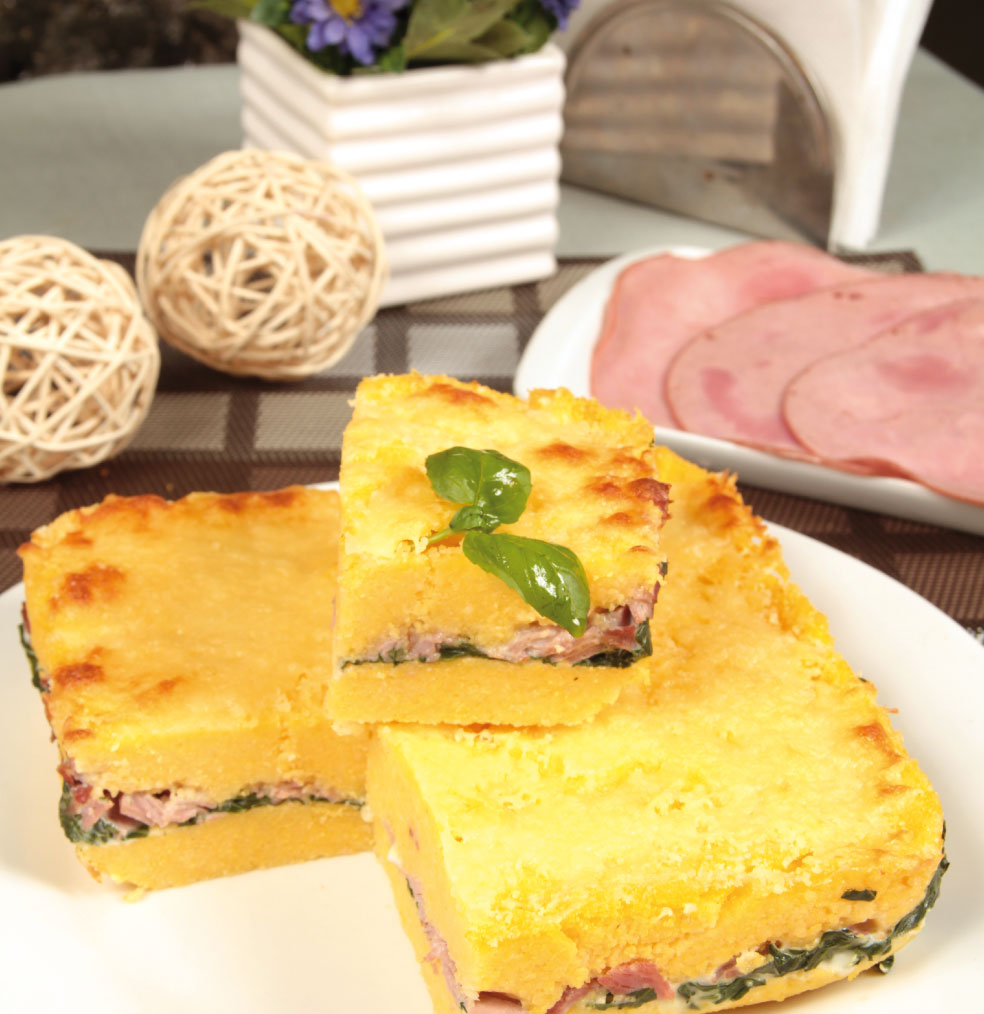 Polenta rellena de jamón y acelga al horno